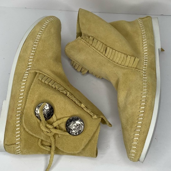 Minnetonka Two Button Vibrant Yellow Suede Women’s Moccasin Ankle Boot Sz 8 - Picture 5 of 11